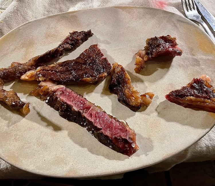 Plato con trozos de chuletón