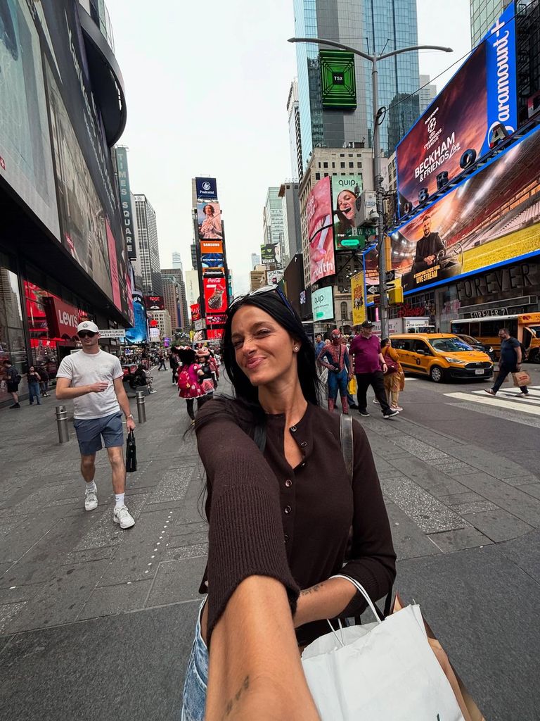 Oriana Sabatini compartió una selfie tomada en Times Square.