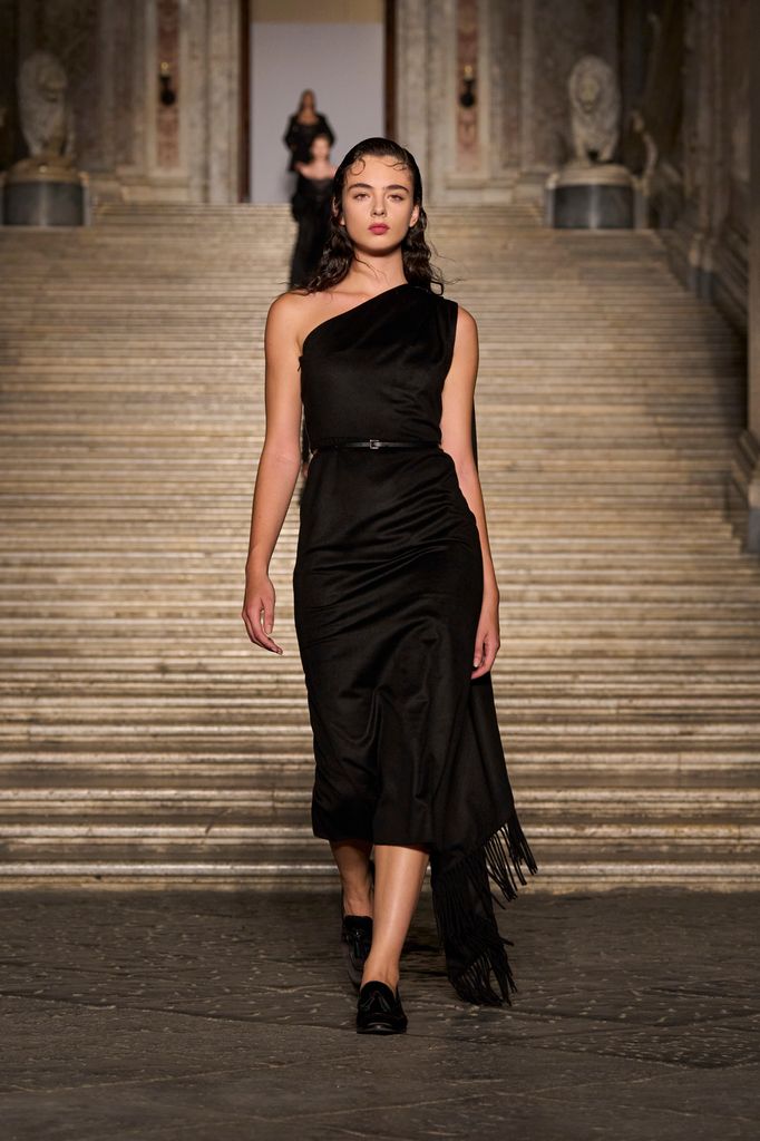 Max Mara: desfile de la colección Resort 2026 en Nápoles