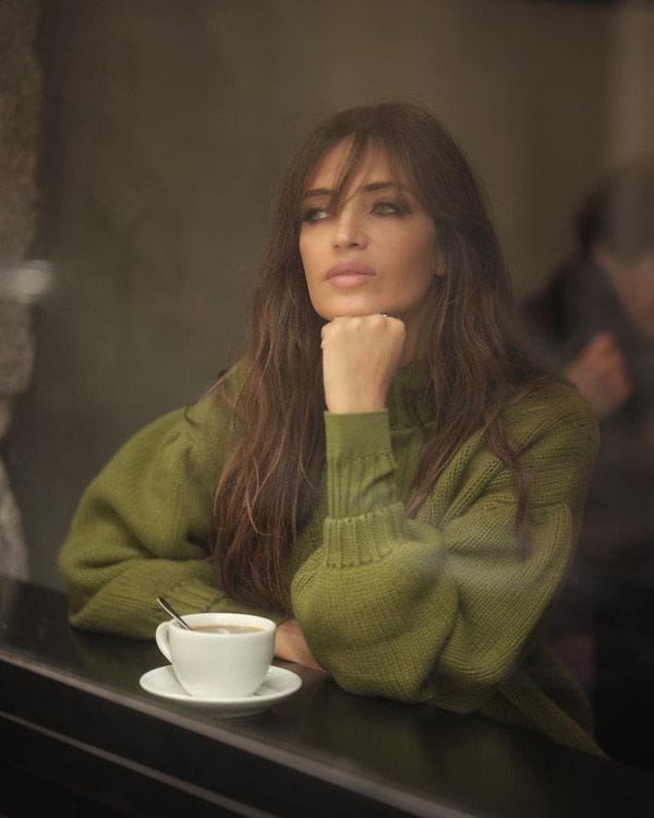 sara-carbonero-sueter-verde
