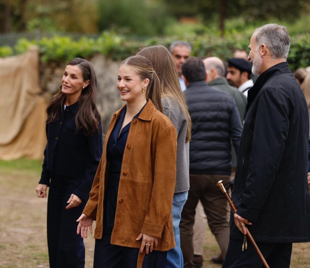 Los Reyes, la princesa Leonor y la infanta Sofía durante el acto de entrega del Premio al Pueblo Ejemplar de Asturias 2025 en Valdesoto (Siero, Asturias), el 25 de octubre de 2025