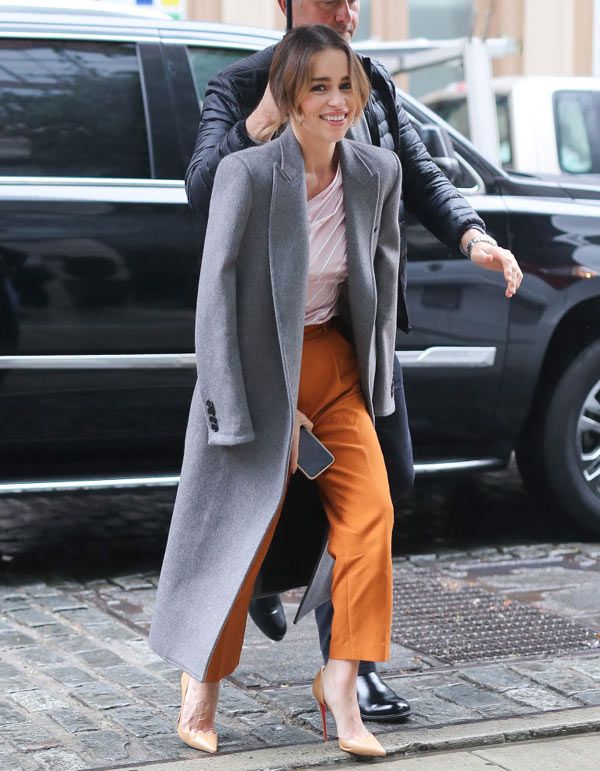 emilia-clarke-abrigo-largo