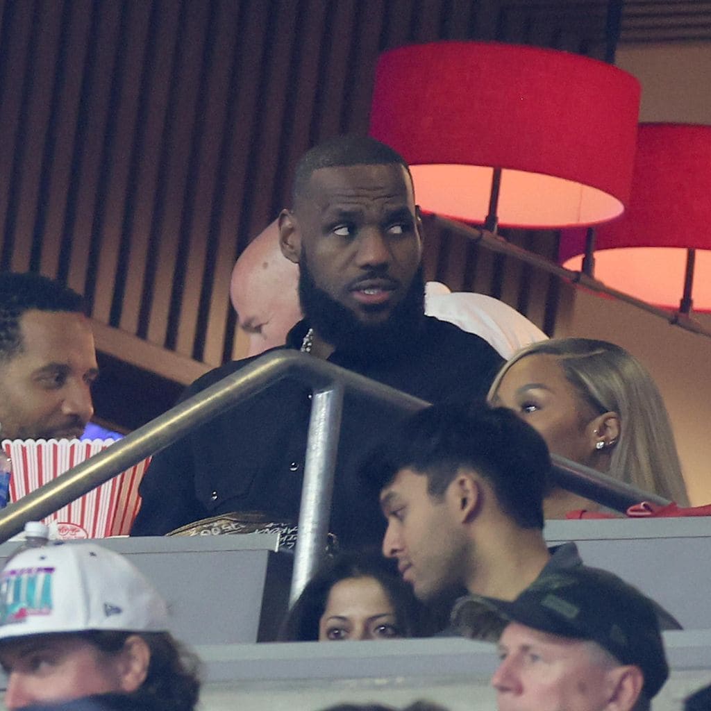 lebron james en el super bowl lvii