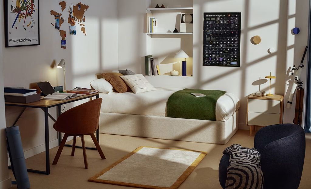 Cama con canapé abatible en habitación juvenil