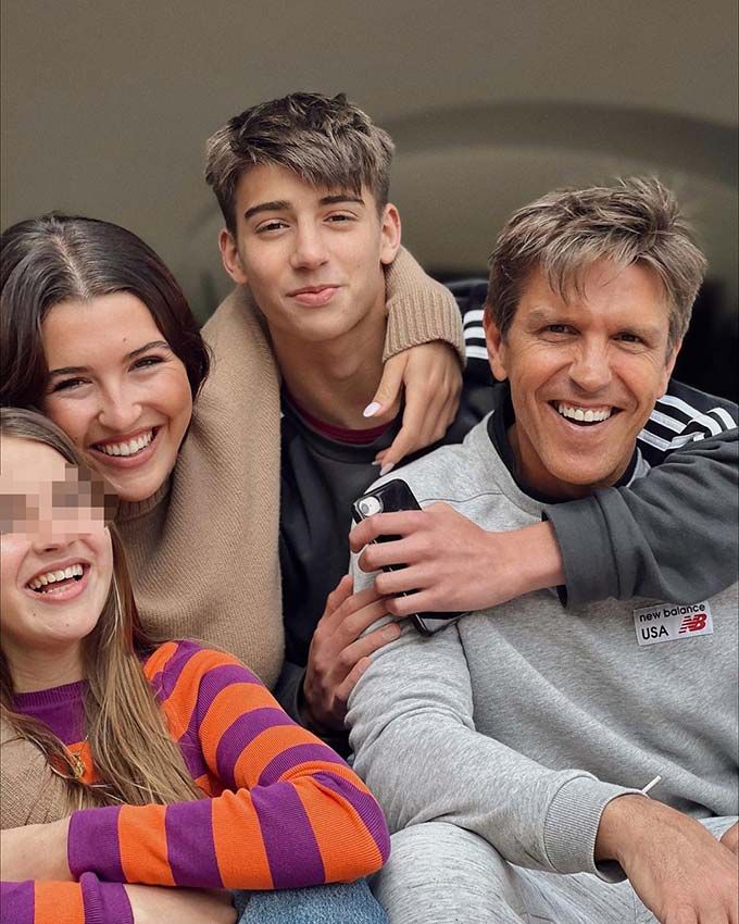Manuel Díaz 'El Cordobés' con sus tres hijos