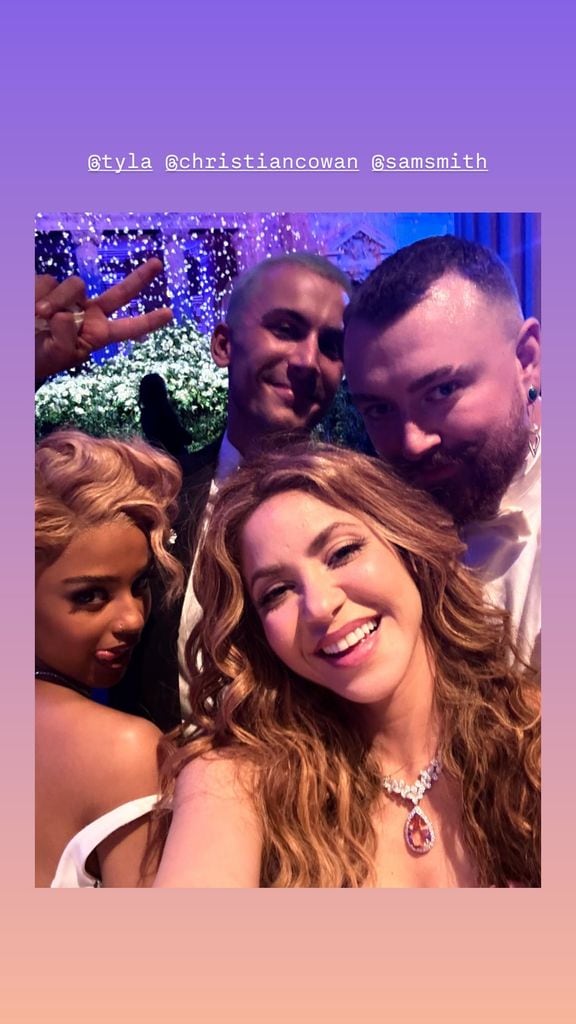 En la fiesta, además de Tyla, también se encontró con el diseñador Christian Cowan y el cantante Sam Smith. 
