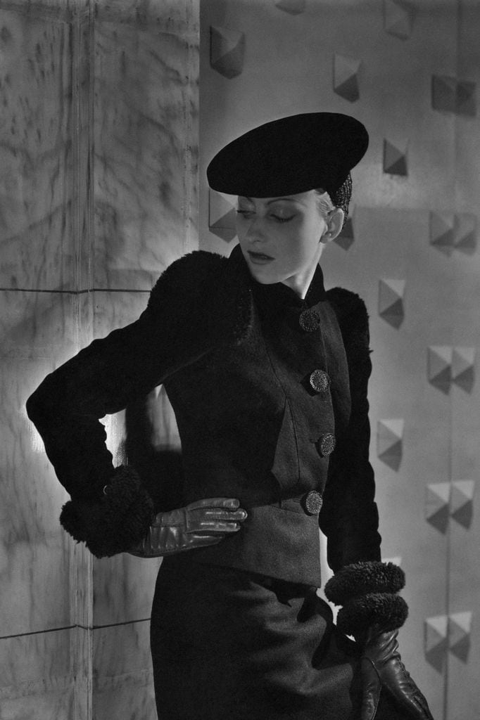 Modelo con chaqueta de Schiaparelli (1935)