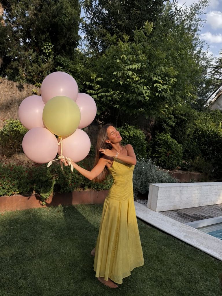 María Pombo con los globos del cumple de su hija