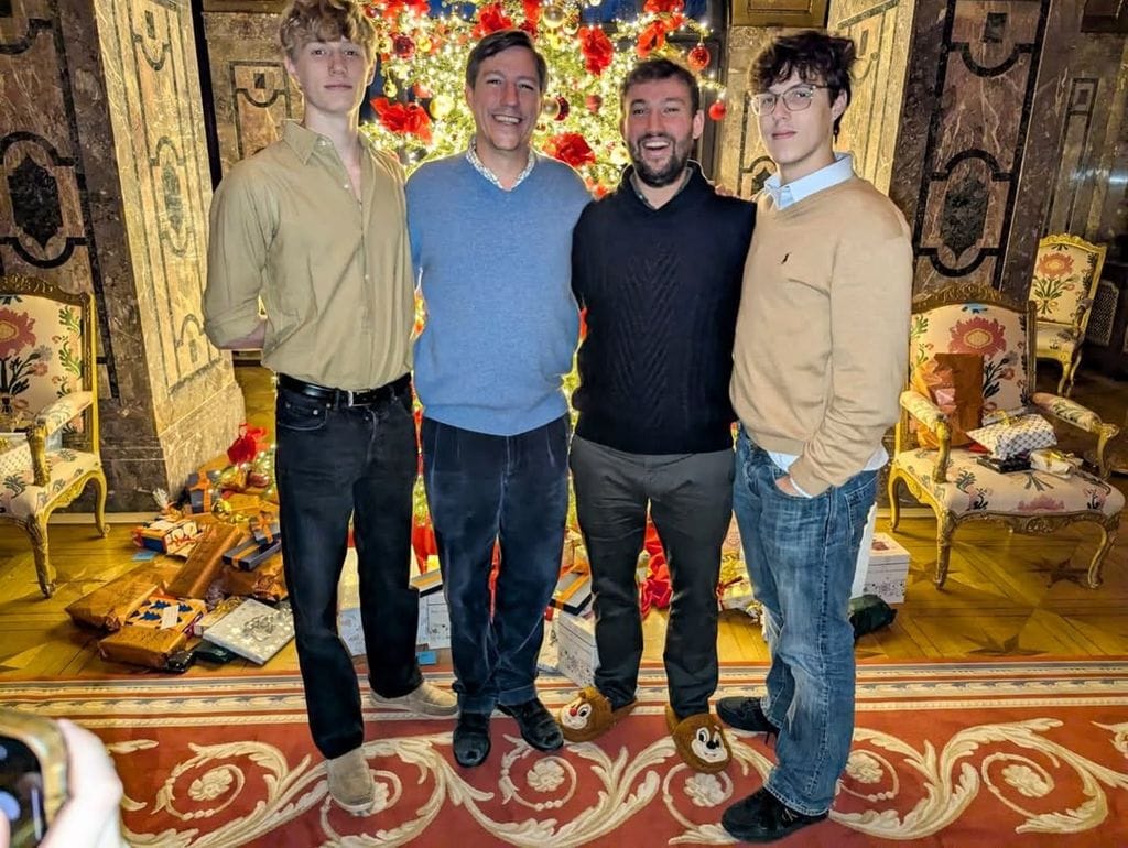 El príncipe Luis junto a sus hijos Gabriel y Noah