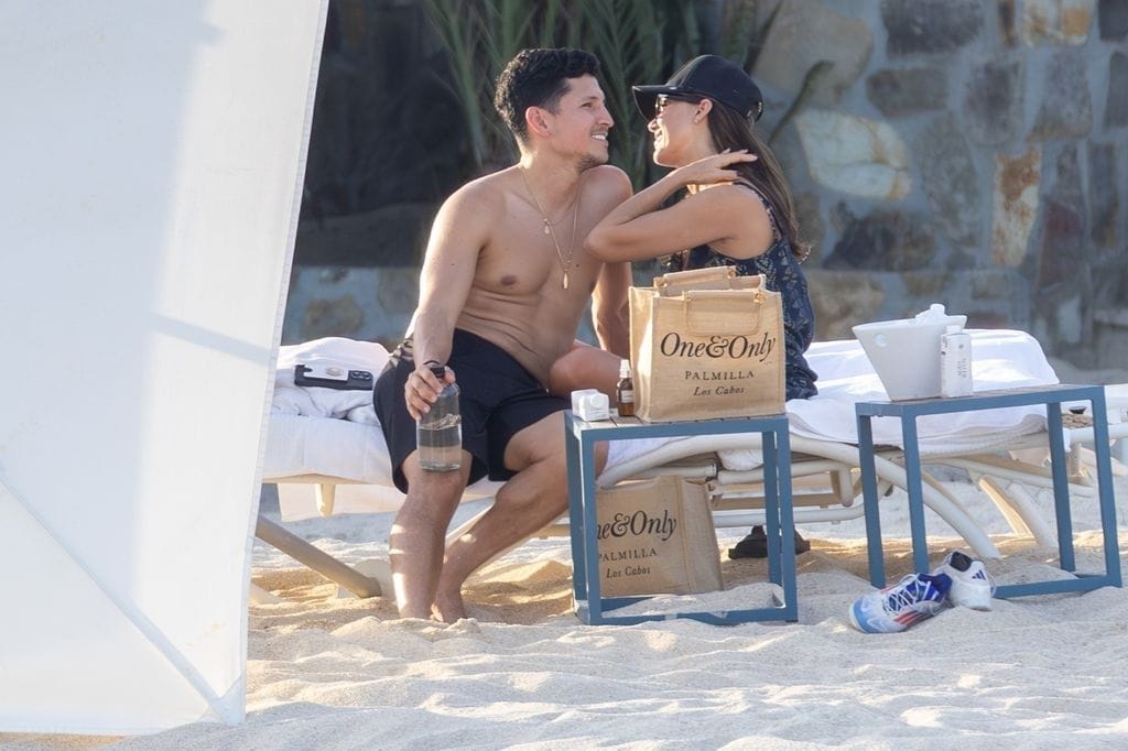 Jessica Alba y Danny Ramirez derrocharon miel en Los Cabos.