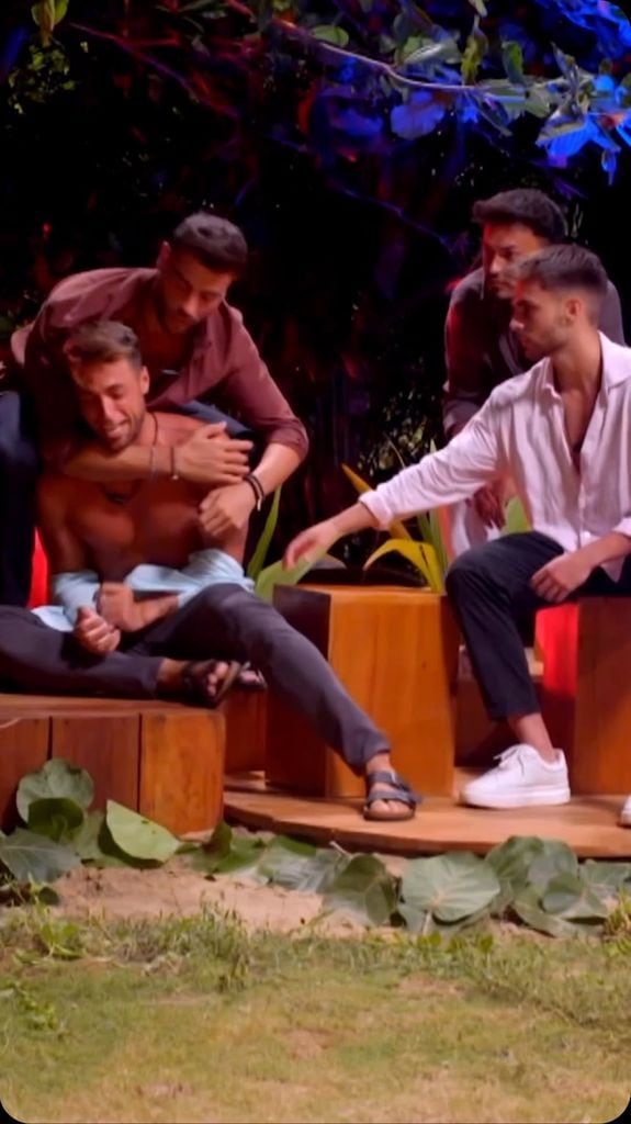 Hoguera de los chicos de la isla de las tentaciones 8