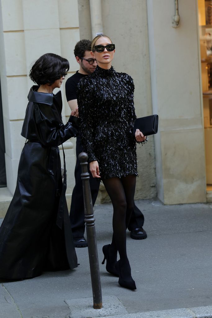PARÍS, FRANCIA - 26 DE JUNIO: La Princesa Maria-Olympia de Grecia asiste al desfile de Alta Costura Balenciaga Otoño/Invierno 2024-2025 como parte de la Semana de la Moda de París el 26 de junio de 2024 en París, Francia. (Foto de Marc Piasecki/WireImage)