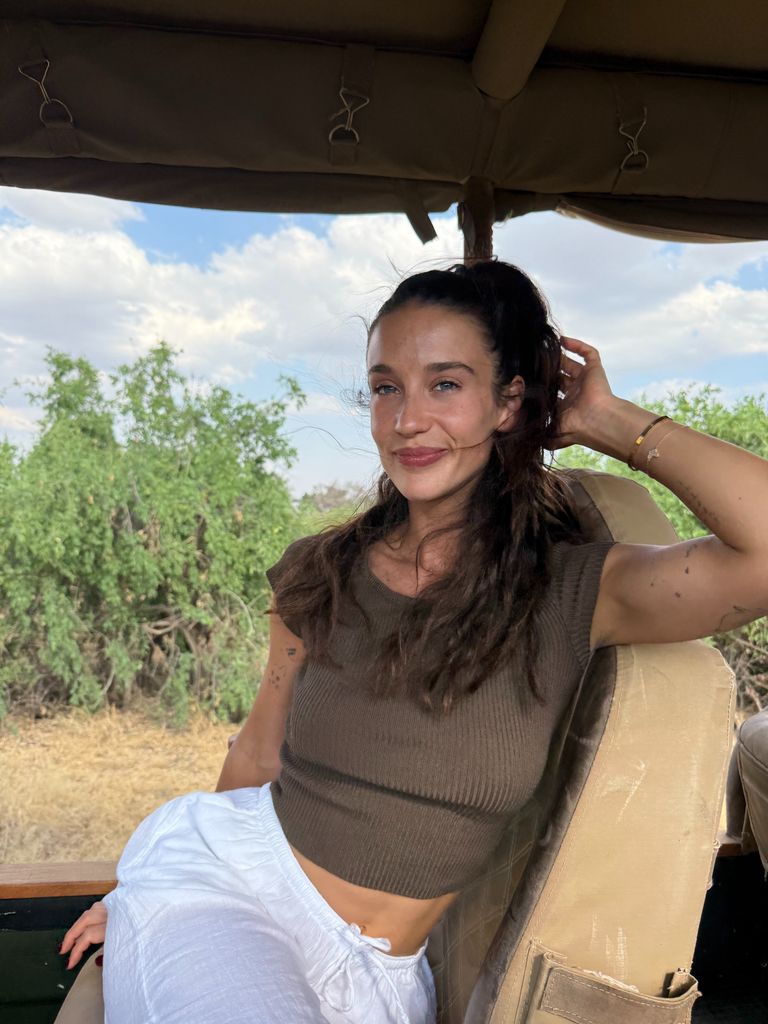maria pedraza pelo rizado