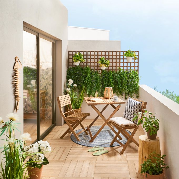 Balcón con muebles de jardín