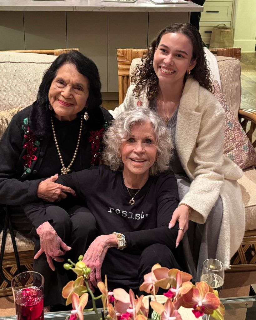 Jane Fonda compartió esta foto junto Dolores Huerta.