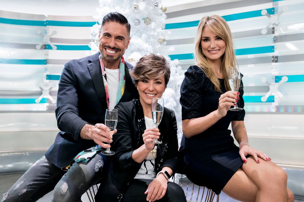 Sonsoles Ónega, Alba Carrillo y  Miguel Angel Nicolás en" Ya es Mediodia " de Telecinco