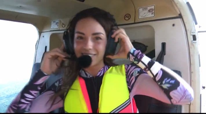 Anita Williams en su salto desde el helicópetero para dar por iniciada su aventura en Supervivientes 