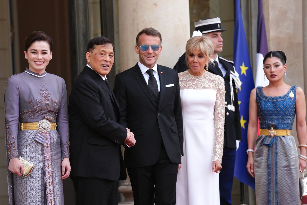 Los reyes de Tailandia son recibidos en el Palacio del Elíseo