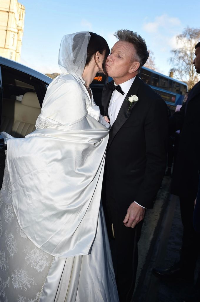 Gordon y su hija Holly llegando a la Abadía de Bath, también conocida como 
Abadía de San Pedro y San Pablo