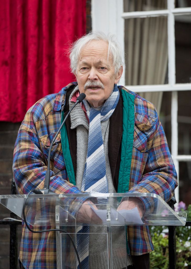 Michael Pennington durante la inauguración de una nueva placa en homenaje a su amigo y compañero actor Sir John Gielgud en Cowley Street, en Westminster, el 27 de abril de 2017 en Londres, Reino Unido