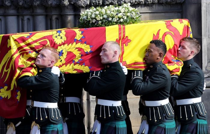 La llegada del féretro de Isabel II a Londres y la visita de los Reyes a Irlanda del Norte: la agenda de la realeza británica para hoy martes