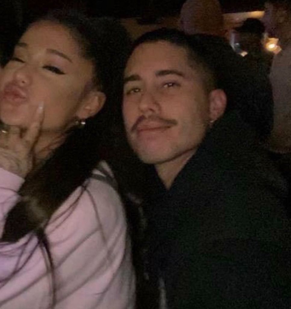 Ariana Grande y Ricky Álvarez