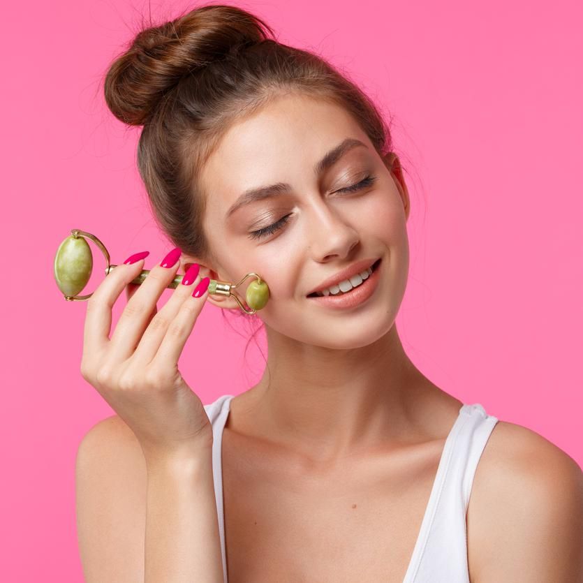 
Los rodillos de jade facilitan los masajes y suman beneficios a la piel 
