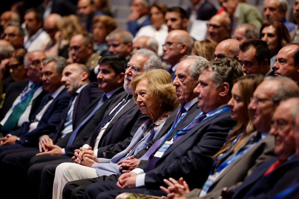 La reina Sofía en Ourense inaugurando en congreso del Banco de Alimentos 
