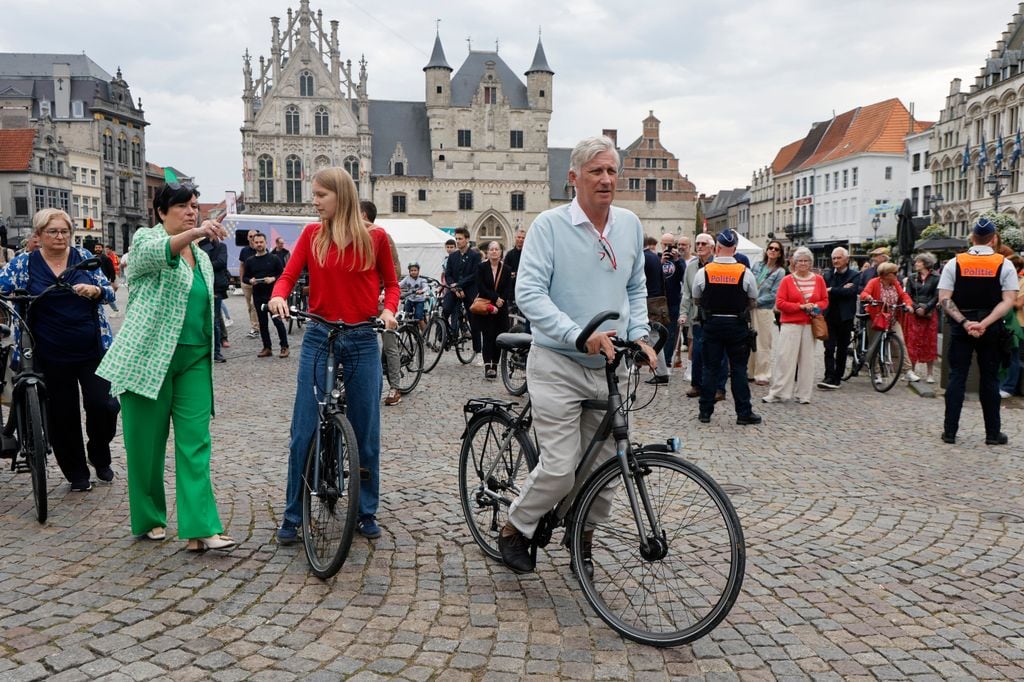 Felipe de Bélgica y Eléonore de Bélgica en bicicleta por la semana de la movilidad el 22 de septiembre de 2024