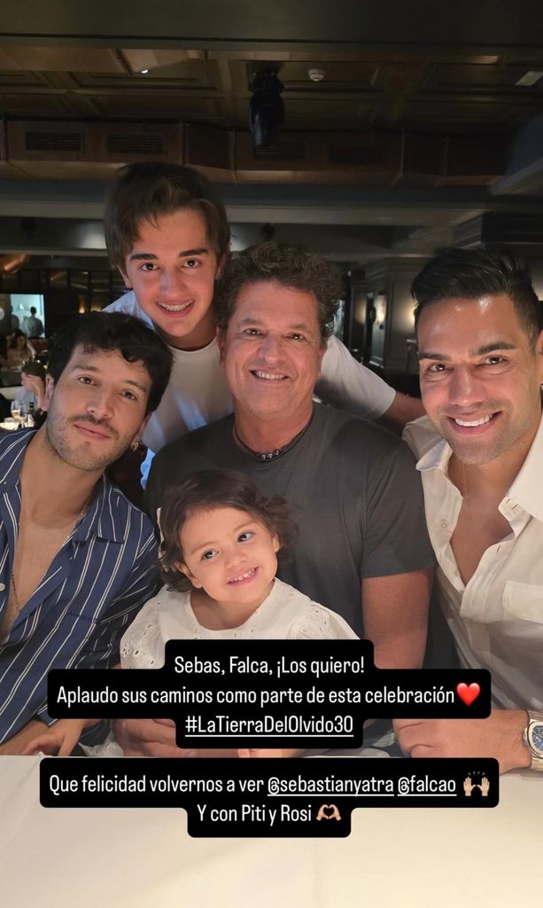 Carlos Vives ha publicado en sus redes una foto de este almuerzo entre amigos colombianos.