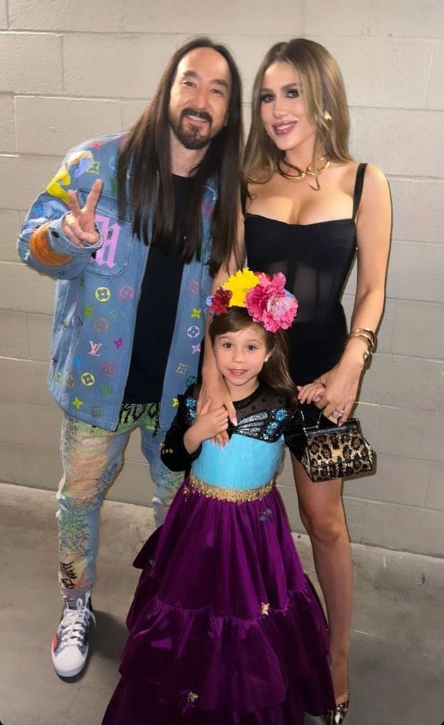 Fernanda Gómez y Steve Aoki