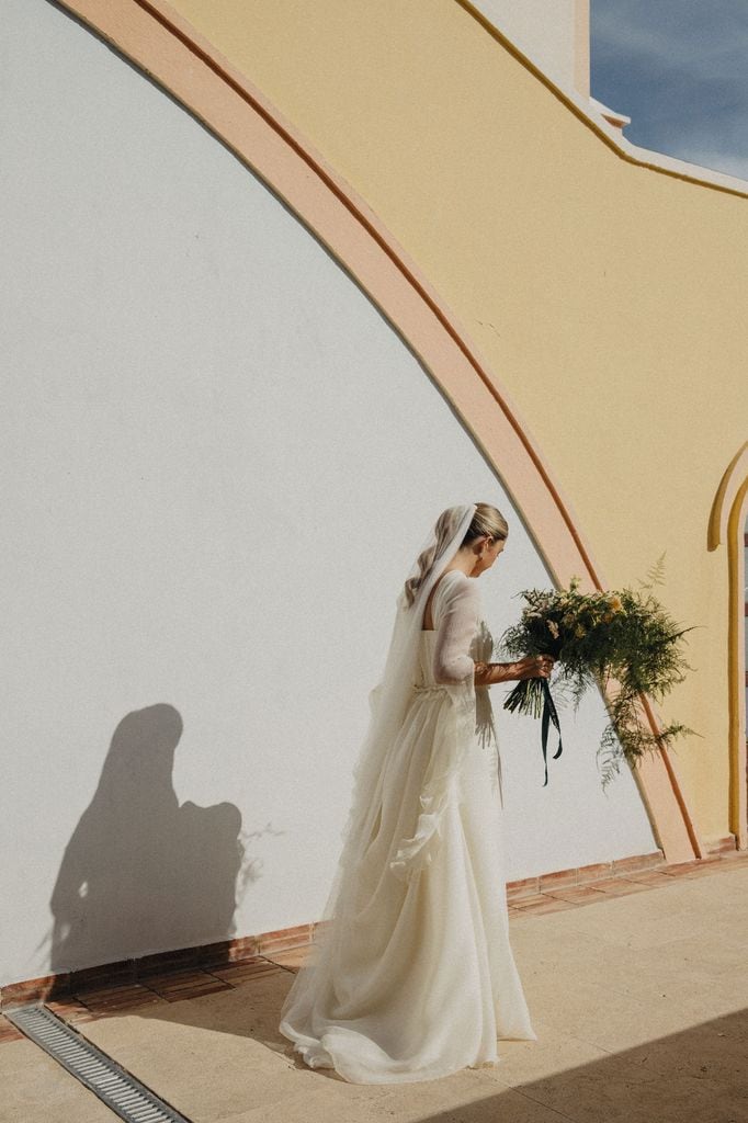 Vestido de novia con cuerpo plisado