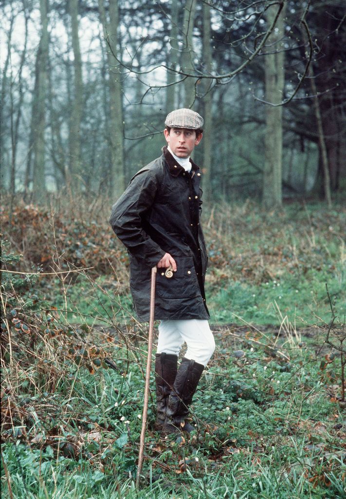 El rey Carlos III de Inglaterra con chaqueta Barbour en un día de caza en Cirencester, 1978.