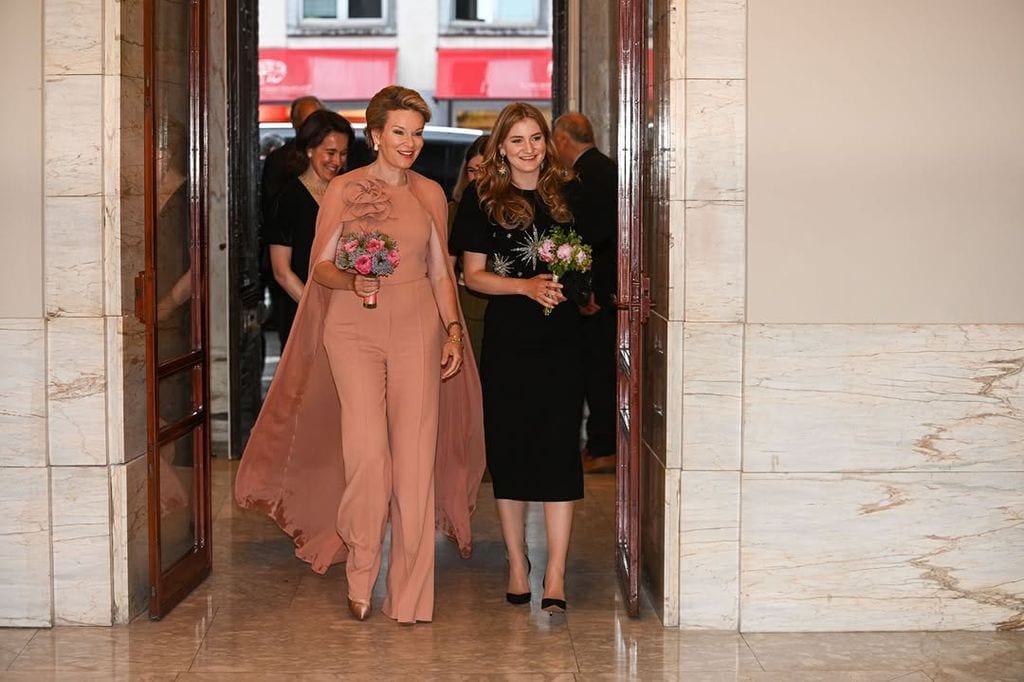 Elisabeth de Bélgica con Matilde de Bélgica