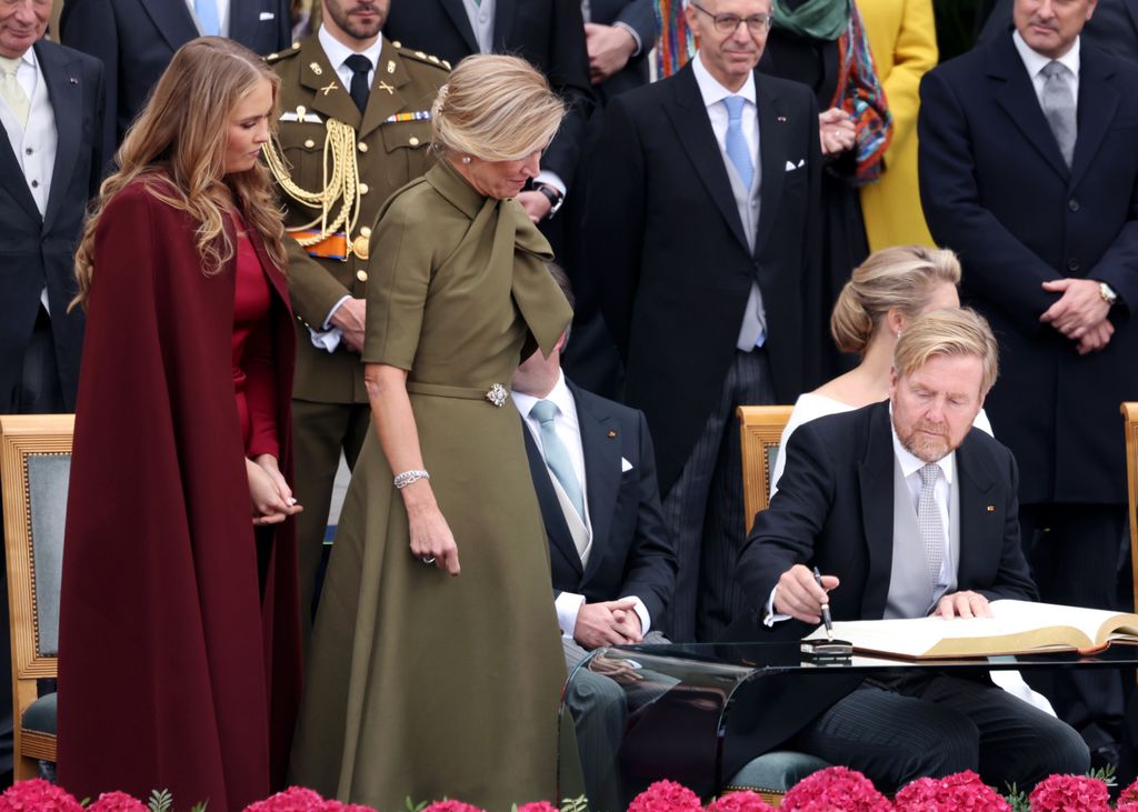 El rey Guillermo de Holanda firma como testigo en la proclamación de los nuevos Grandes Duques de Luxemburgo
