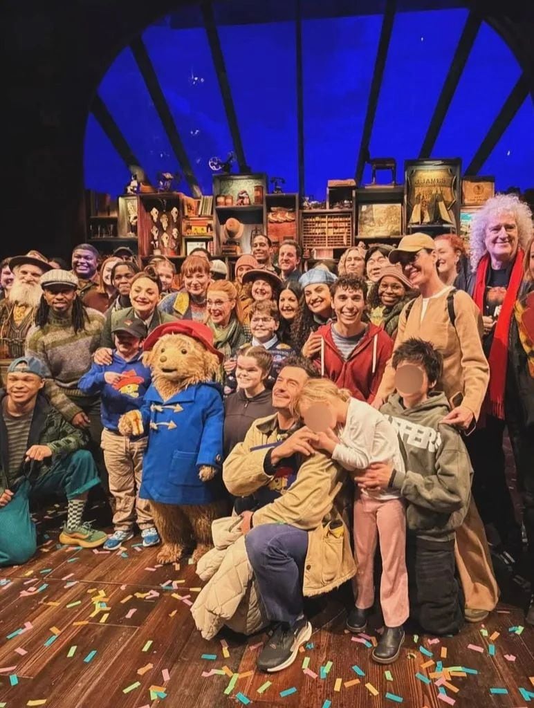 Katy Perry y Orlando Bloom posaron, junto a sus hijos, con todo el elenco de 'Paddington'