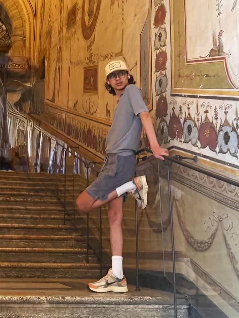 Junto a su familia, Max recorripo interesantes espacios llenos de historia.