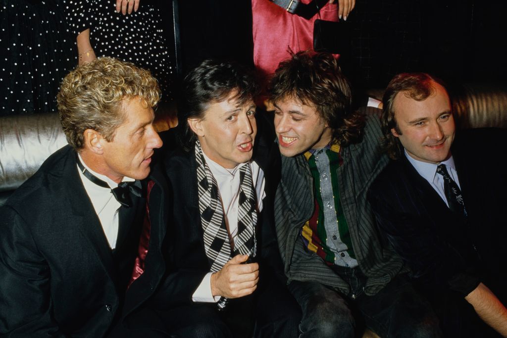 Roger Daltrey, Paul McCartney, Bob Geldof y Phil Collins durante una celebración en 1986