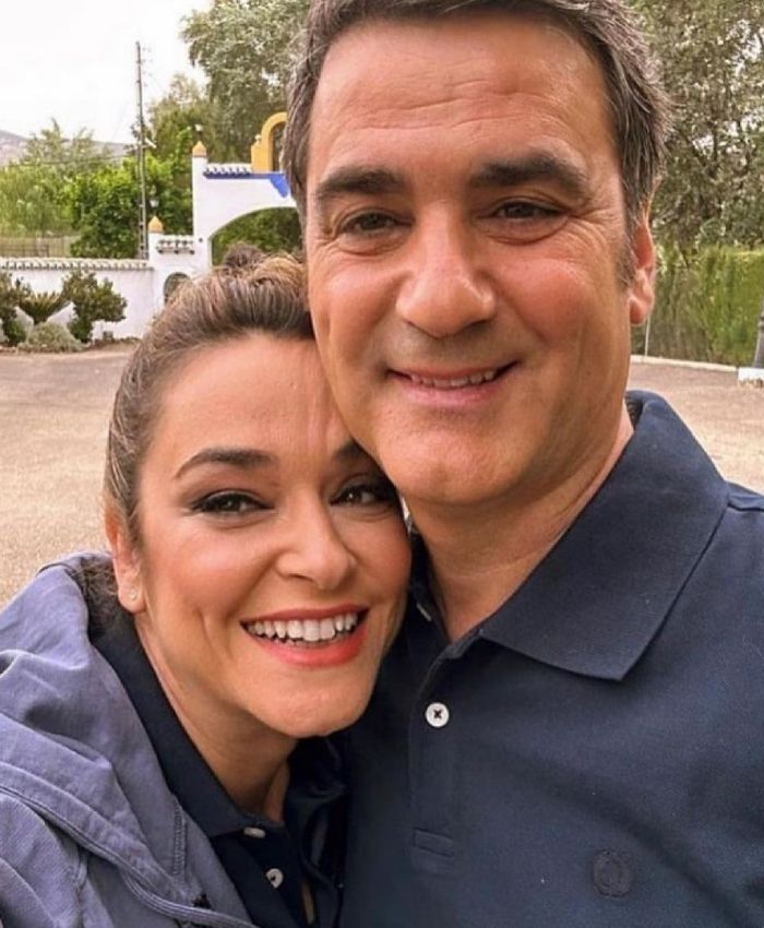 Jesulín de Ubrique y Toñi Moreno abrazados