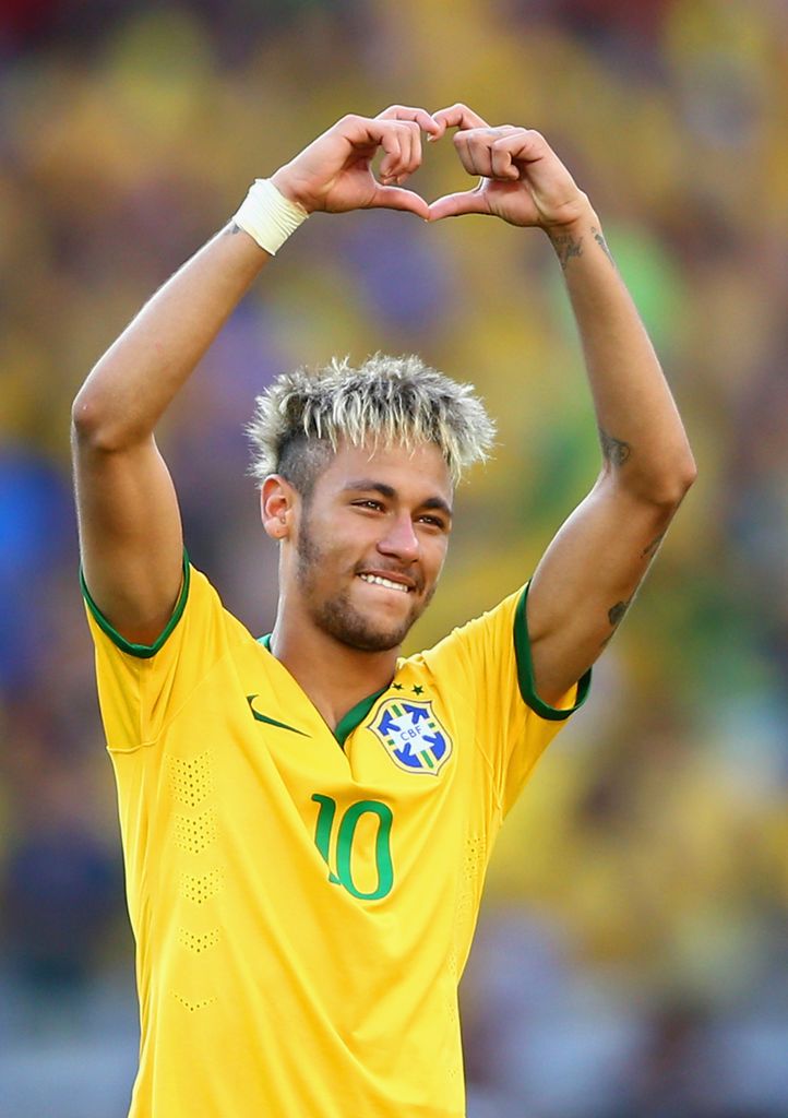 Neymar celebra la victoria de Brasil ante Chile en el Mundial 2014, en el Estadio Mineirao el 28 de junio de 2014, en Belo Horizonte, Brasil.