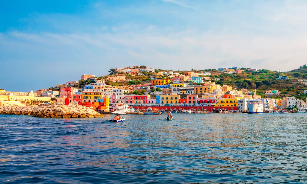 Puerto de Ponza, Islas Pontinas, Italia