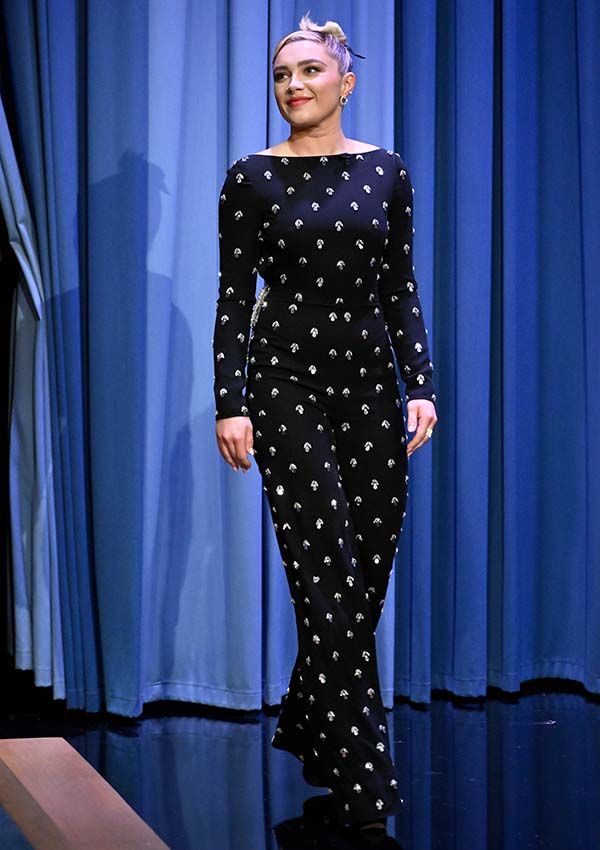Florence Pugh con vestido-esmoquin de Valentino