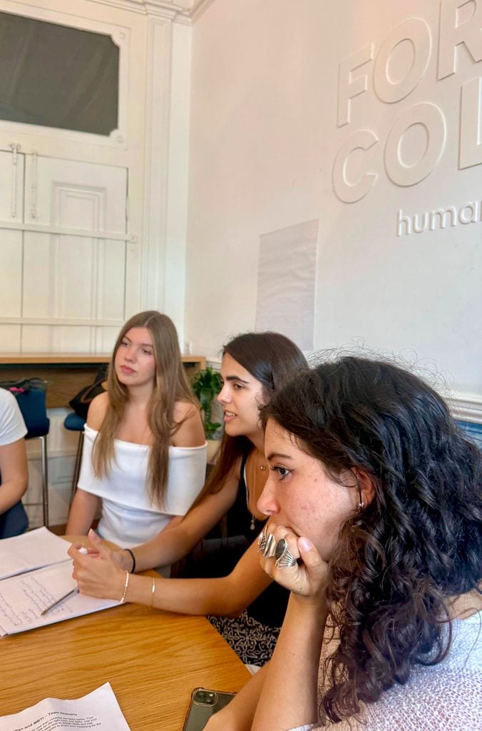 La infanta Sofía con sus compañeras de universidad