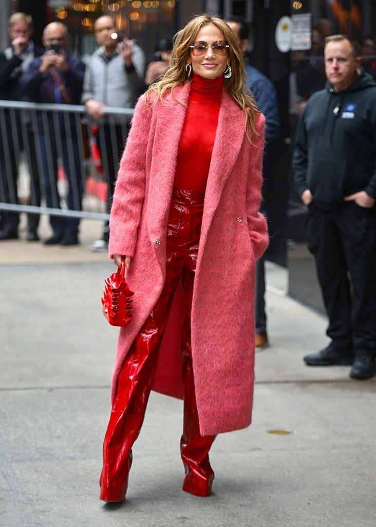 Jennifer Lopez con 'total looks' en mayo