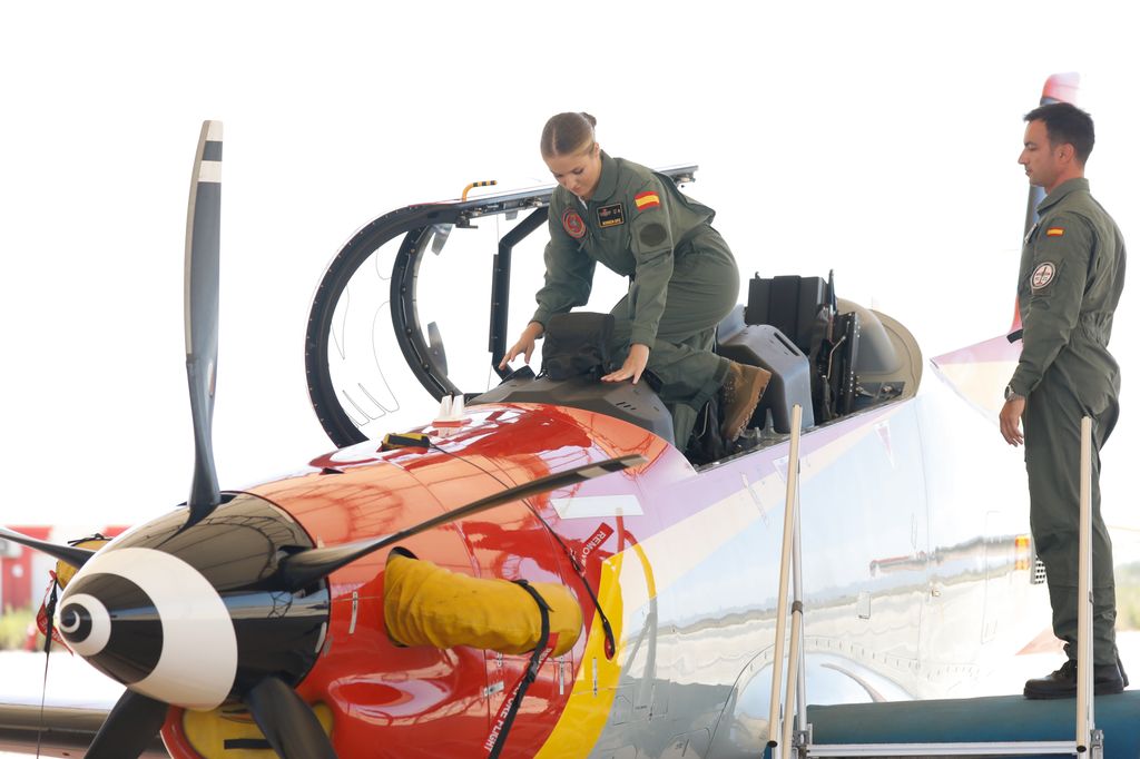 Leonor subió a uno de los Pilatus PC-21 del Ministerio de Defensa.