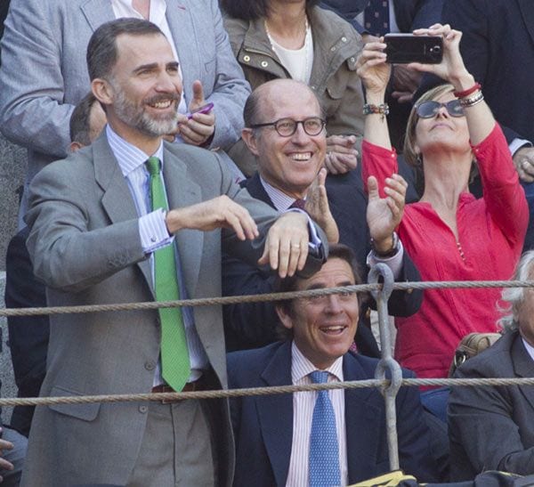 El público se sorprendió con su aparición y algunos aprovecharon para hacer fotos
