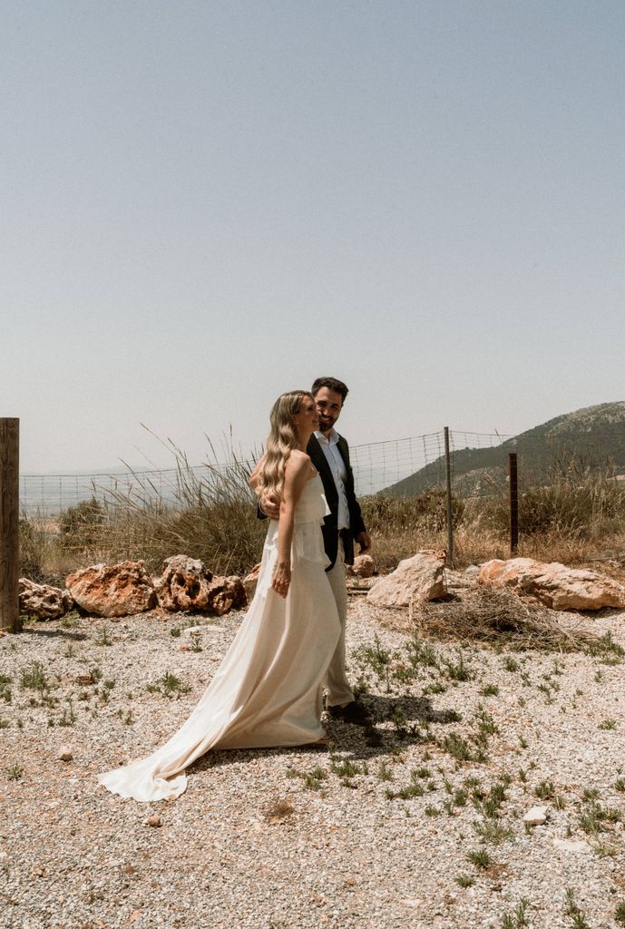 Vestido de novia viral de Claudia Llagostera con bordados florales