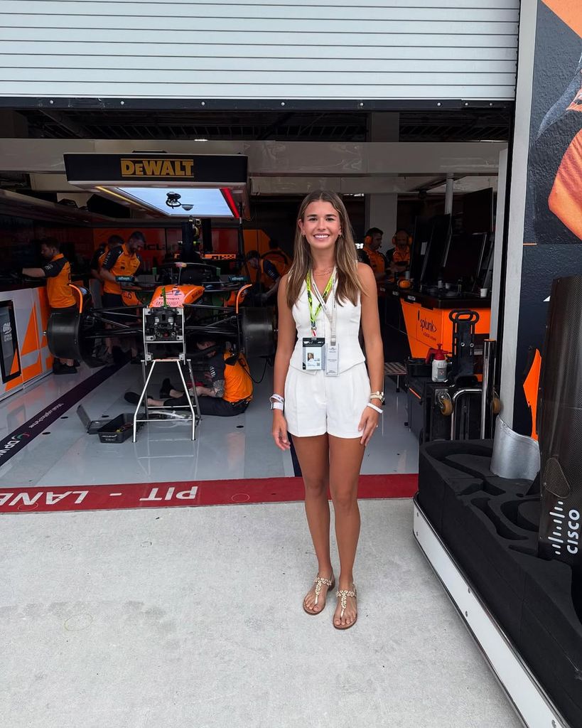 Kai Trump, nieta del presidente Donald Trump, durante su visita VIP al GP de Miami 2025
