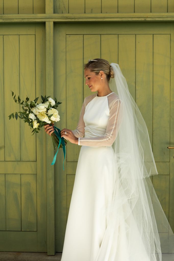 Vestido de novia clásico de From Lista With Love con mangas desmontables