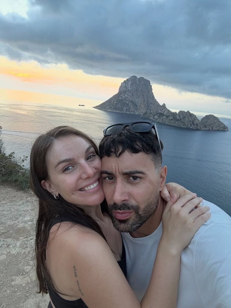 Inés y DJ Verse, en uno de sus viajes